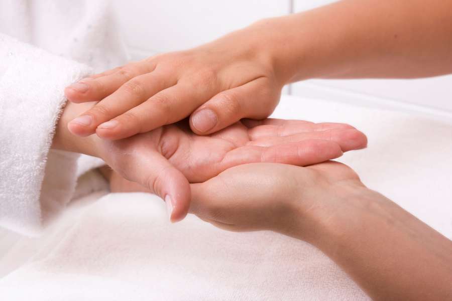 Masaje de manos con exfoliación​ | Calm & Beauty
